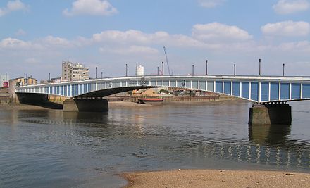 The current Wandsworth Bridge