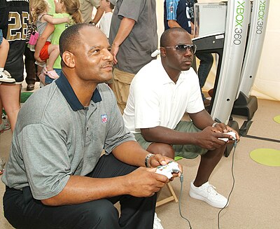 Warren Moon and Marshall Faulk playing a video game