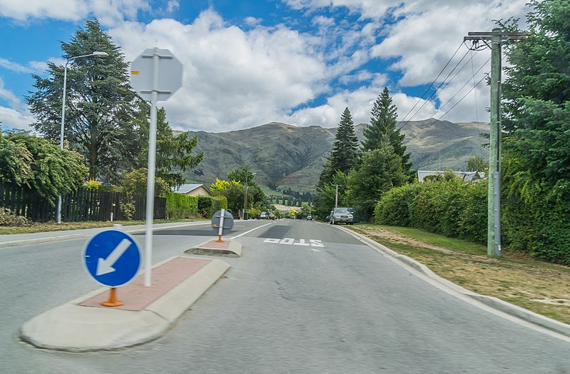 File:Warren Street in Wanaka.jpg