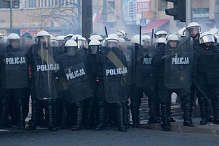 <span class="mw-page-title-main">Riot police</span> Police who are organized, deployed, trained or equipped to confront crowds, protests, or riots