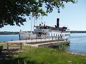 Skärgårdsbåten M/S Waxholm III ved Söderåsens landingsbro, Elfvik, Lidingö, juli 2009.