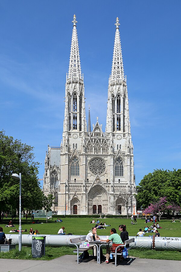 File:Wien - Votivkirche (b).JPG