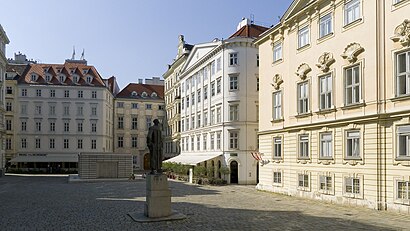 So kommt man zu dem Judenplatz mit den Öffentlichen - Mehr zum Ort Hier