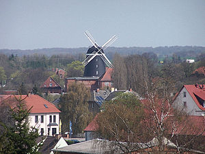 Voldegkas skats ar vējdzirnavām - lielākajām Mēklenburgā-Priekšpomerānijā
