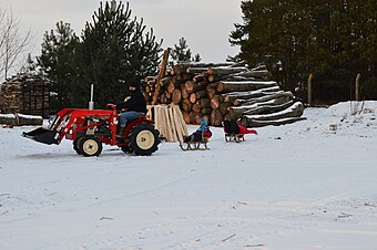 Yanmar 1300D mit Frontlader im Wintereinsatz