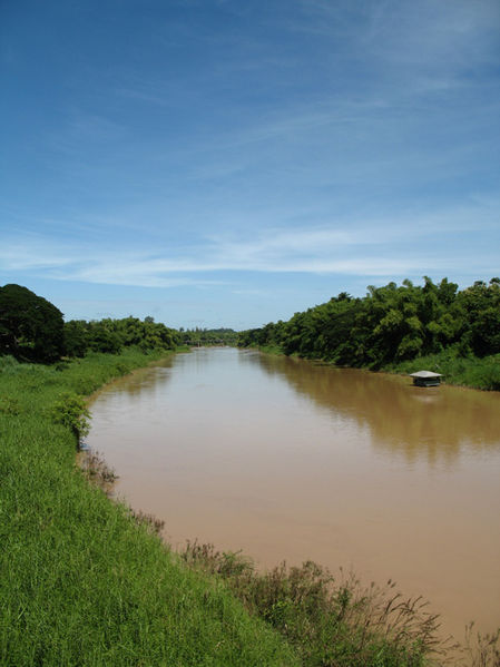 File:Yom River in Si Satchanalai.jpg