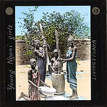 "Jonge Ngoni meisjes, Livingstonia", Malawi, ca.1910 (imp-cswc-GB-237-CSWC47-LS4-1-015).jpg