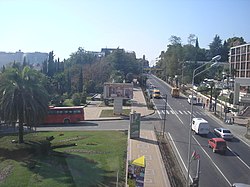 Kurortny Avenue no cruzamento com Pushkin Avenue