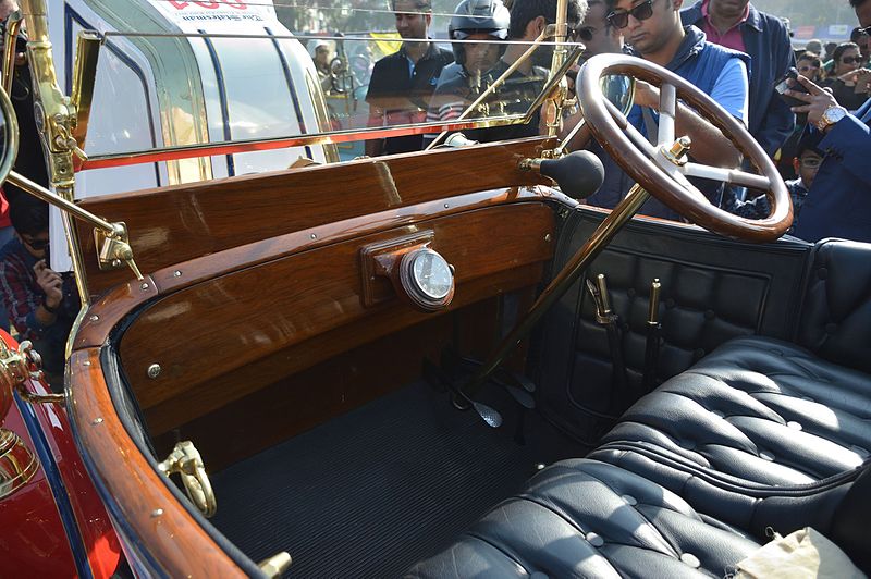 File:1906 Renault Freres Dashboard - 8 hp - 2 cyl - Kolkata 2017-01-29 4228.JPG