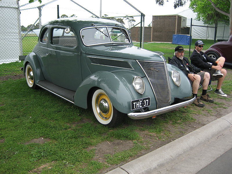 File:1937 Ford Deluxe 5 window Coupe.jpg