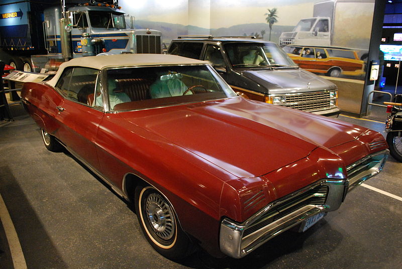 Der Pontiac Grand Prix 800px-1967_Pontiac_Grand_Prix