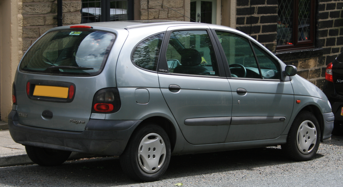 File:Renault Mégane II notchback registered September 2003 1998cc.jpg -  Wikimedia Commons