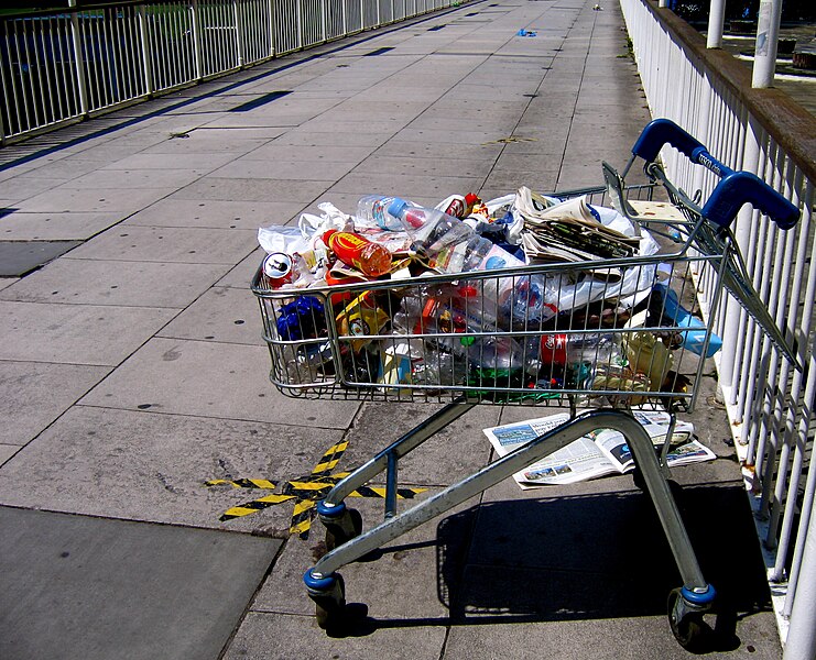 File:2005-07-10 - London - Shell Centre - Garbage (4887944300).jpg