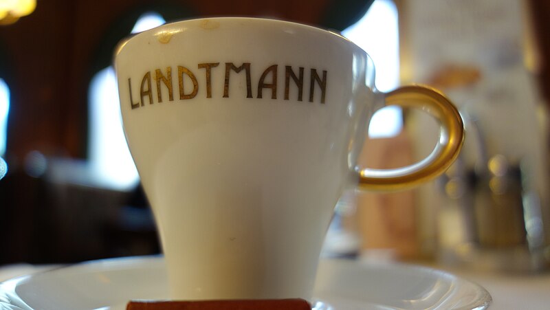 File:201402 Landtmann Kaffeehäferl.jpg