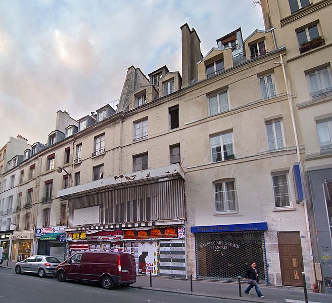 File:31-33 rue du Faubourg-Saint-Antoine, Paris - Front Façade.jpg