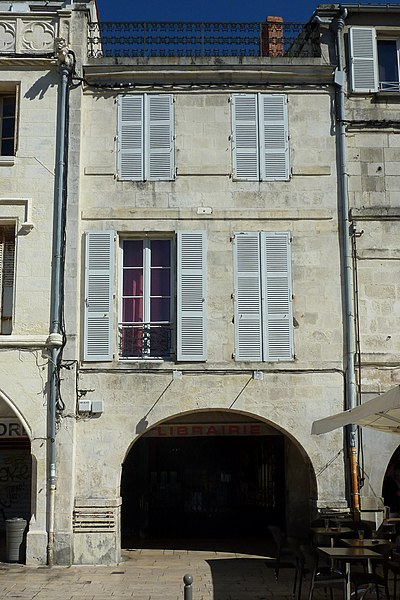 File:360 - Maison 32 rue Chaudrier - La Rochelle.jpg