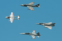 Caccia di diverse generazioni delle Forze aeree svizzere: F-5, Hunter, Mirage IIIS e Vampire.