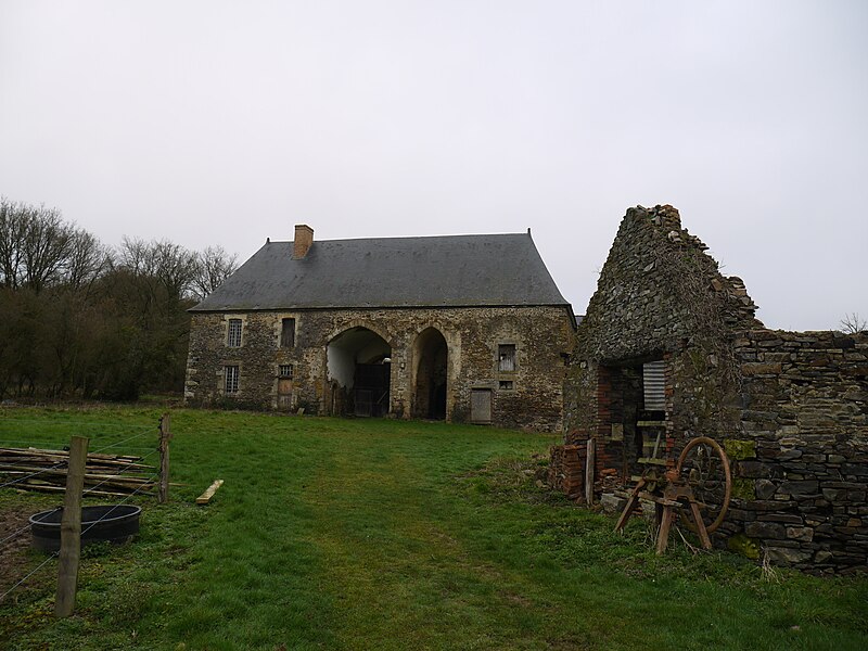 File:Abbaye de Clermont entrée principale de la porterie.JPG