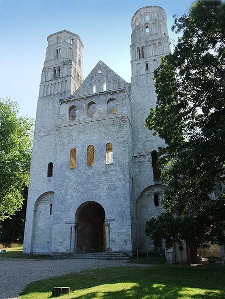 File:Abbaye de Jumièges04.jpg