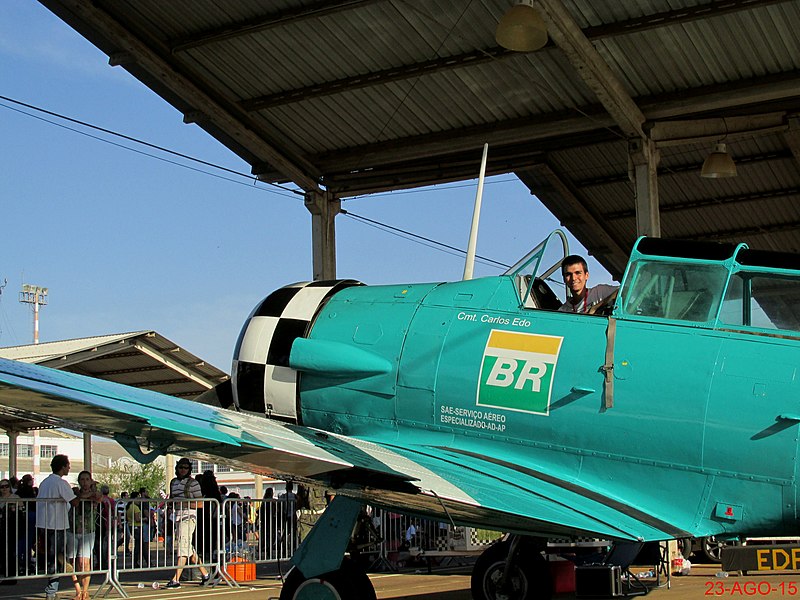 File:Academia da força Aérea (AFA) em Pirassununga-SP. Domingo Aéreo 2015. Em destaque lendário avião North American AT-16 (designação original, modificada após a 2ª Guerra para T-6). E - panoramio.jpg