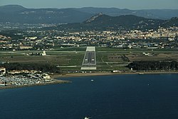 Aéroport De Toulon-Hyères: Historique, Compagnies et destinations, Infrastructures et équipements