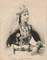بورتريه لامراة من الجزائر بالكاراكو و مزينة بمختلف الحلي التقليدي، نهاية القرن التاسع عشر