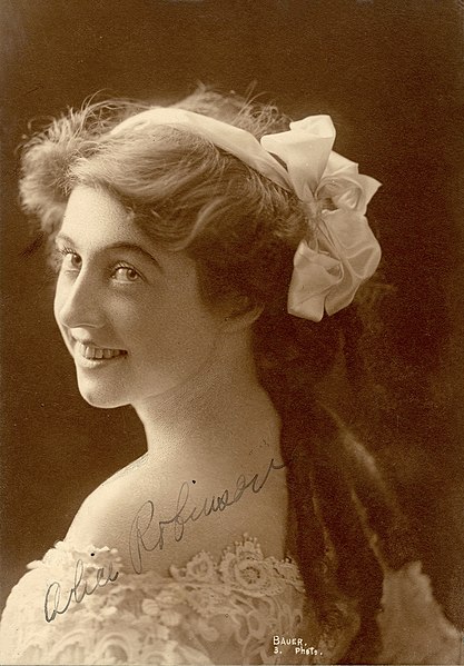 File:Alice Robinson, singer (SAYRE 8281).jpg