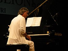 Bocelli performing at the Premio Faraglioni 2009.