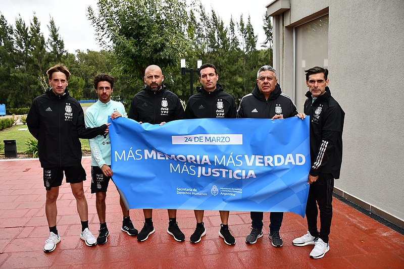 File:Argentina national football team - Coaching Staff - 2022.jpg