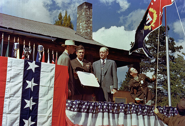 Robert Oppenheimer (left), Leslie Groves (center) and Robert Sproul (right) at the ceremony to present the Los Alamos Laboratory with the Army-Navy "E