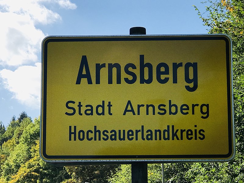 File:Arnsberger Ortseingangsschild.jpg