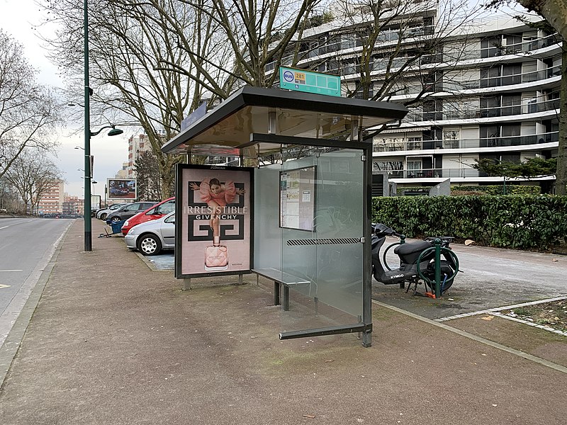 File:Arrêt Bus Frères Lumière Avenue Canadiens - Saint-Maurice (FR94) - 2021-02-14 - 1.jpg