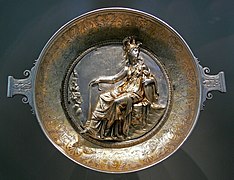 La partie centrale (emblema hellénistique), en forme de disque orné d'une scène avec Athéna.