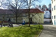 Augsburg, Ehem. Jakobspfründe, jetzt Paritätische St. Jakobsstiftung, Mittlerer Lech 5, Innenhof. This is a picture of the Bavarian Baudenkmal (cultural heritage monument) with the ID D-7-61-000-700 (Wikidata)