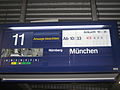 Miniatuur voor Bestand:Bahnhof Köln Messe Deutz • Fallblattanzeige auf unterem Bahnsteig.JPG