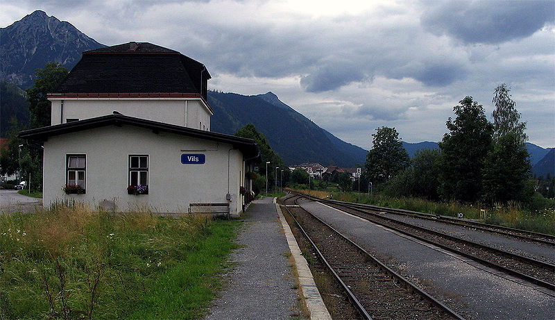 File:Bahnhof Vils.jpg