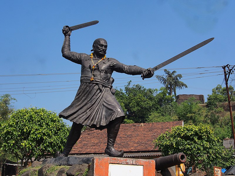 File:BajiPrabhu Statue Panhalgad.jpg