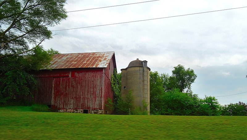 File:Barn and Silo West of Merrimac - panoramio.jpg