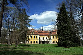 Baroque chateau in Smolotely in 2012.JPG