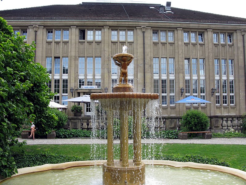 File:Basel Gare du Nord mit Innenhof.jpg