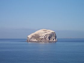 Uitzicht op het eiland vanaf het kasteel van Tantallon