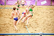 Deutsch: Beachhandball bei den Olympischen Jugendspielen 2018; Tag 6, 12. Oktober 2018; Mädchen, Hauptrundenspiel – Ungarn-Niederlande 2:1 English: Beach handball at the 2018 Summer Youth Olympics at 12 October 2018 – Girls Main Round – Hungary-Netherlands 2:1