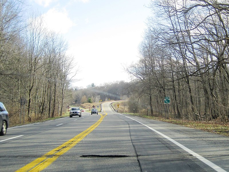 File:Bear Mountain Pkwy eb (4), April 2022.jpg