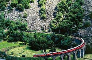 Adhäsionsbahn: Eisenbahn, deren Antrieb alleine über die Reibung der Räder erfolgt