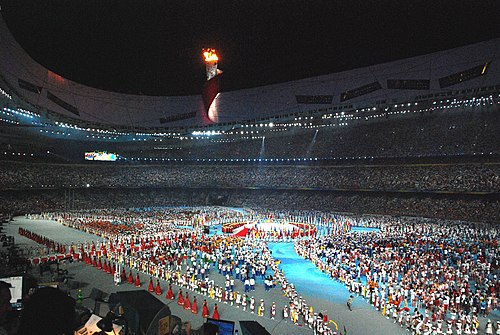 Les athlètes se rassemblant dans le stade durant la cérémonie de clôture des Jeux olympiques d'été de Pékin de 2008.