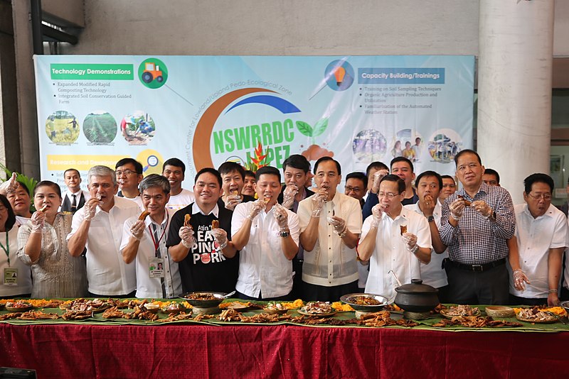File:Boodle Fight with Sec. Dar and Sec. Duque 02.jpg