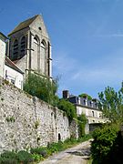 Le clocher de l'église, vu depuis la rue de la fontaine Saint-Martin.