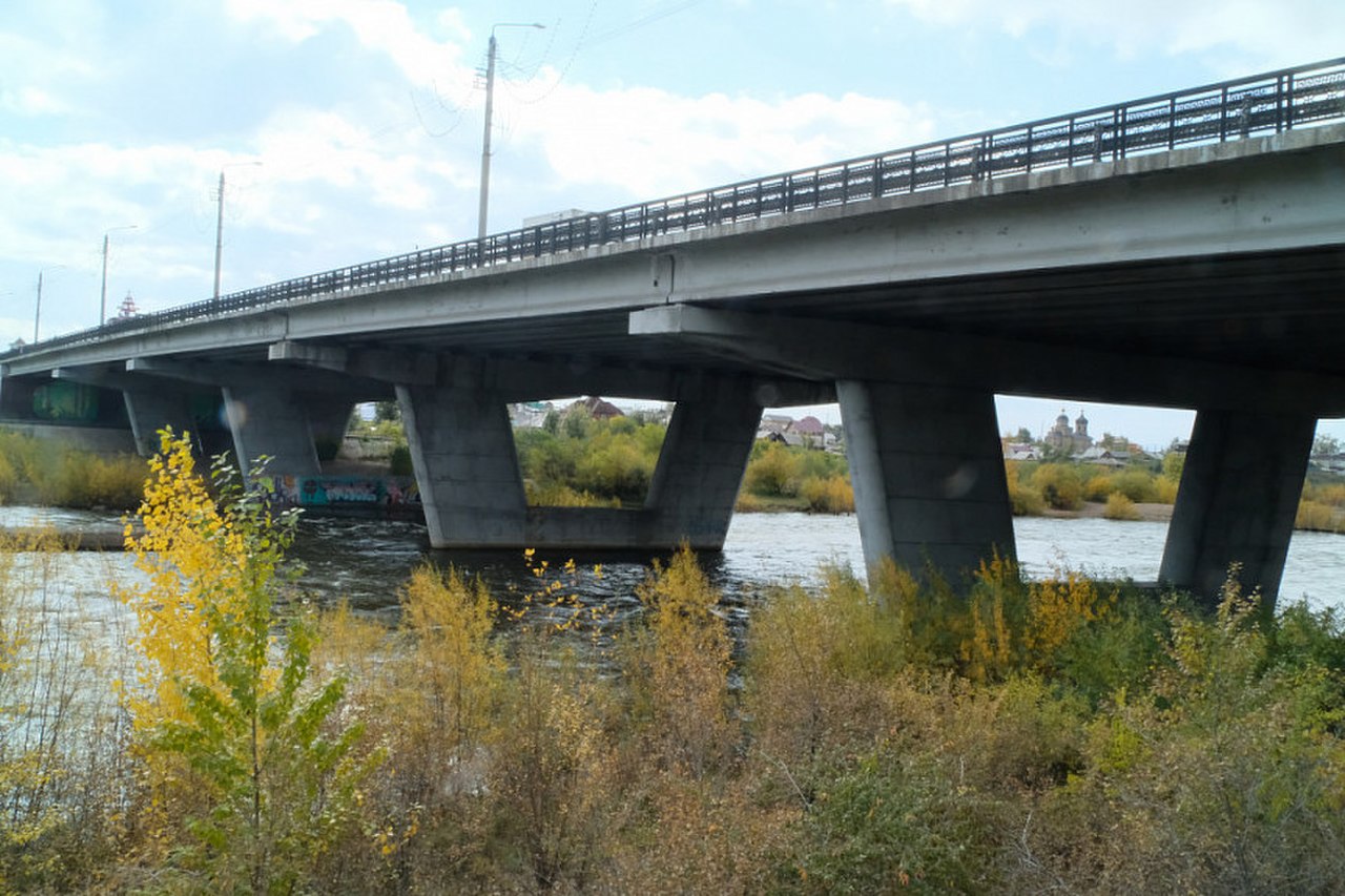 мост через реку уды