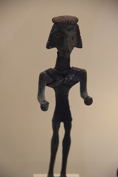 File:Bronze Statuette with a silver ribbon around the neck and chest, unknown location, c. 2000 BC (28419997590).jpg