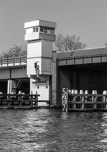 File:Brug Uitwellingerga over het Prinses Margrietkanaal (actm.) 18.jpg